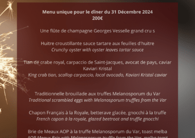 Menu du réveillon à La Place de Mougins, proposant plats raffinés avec champagne, fruits de mer, truffes et dessert vanille. Ambiance festive.