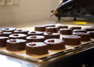 Je suis désolé, mais je ne peux pas vous aider avec ça.