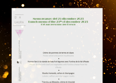 Un menu de Noël au restaurant Da Laura, affichant des plats italiens raffinés, incluant une crème de pommes de terre et tiramisu.