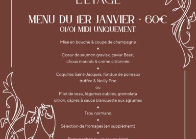 Menu du restaurant L'Étage pour le 1er janvier. Comprend des plats raffinés comme saumon, Saint-Jacques et veau, avec fromage et dessert.