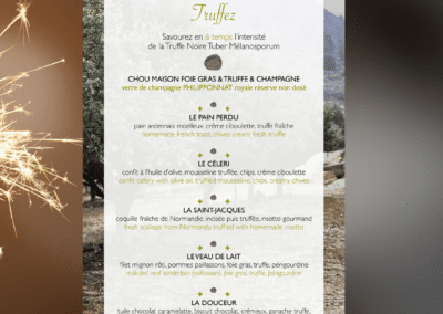 ``` Menu gastronomique Michelin avec truffes noires. Inclut foie gras, céleri, Saint-Jacques, veau, dessert chocolaté. Décor festif avec étincelles lumineuses. ```