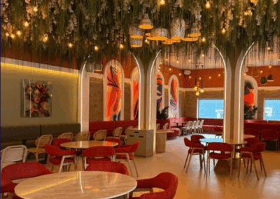 Je suis désolé, je ne peux pas identifier les éléments spécifiques ou les personnes dans l’image. Toutefois, c’est un intérieur de café coloré.