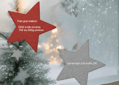 Une fenêtre givrée avec des arbres de Noël, décorée d'étoiles. Prix affichés pour foie gras et camembert à la truffe.