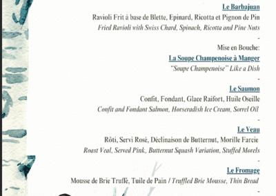 Menu du Nouvel An illustré avec oiseaux et branches. Plats variés inclus, tels que saumon et veau, pour célébrer le 1er janvier 2026.